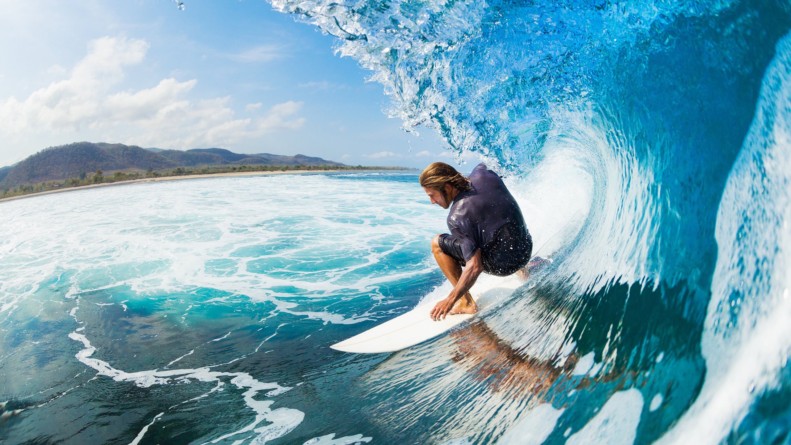 足球训练营火热进行中青少年积极参与，青少年足球培训班收费标准