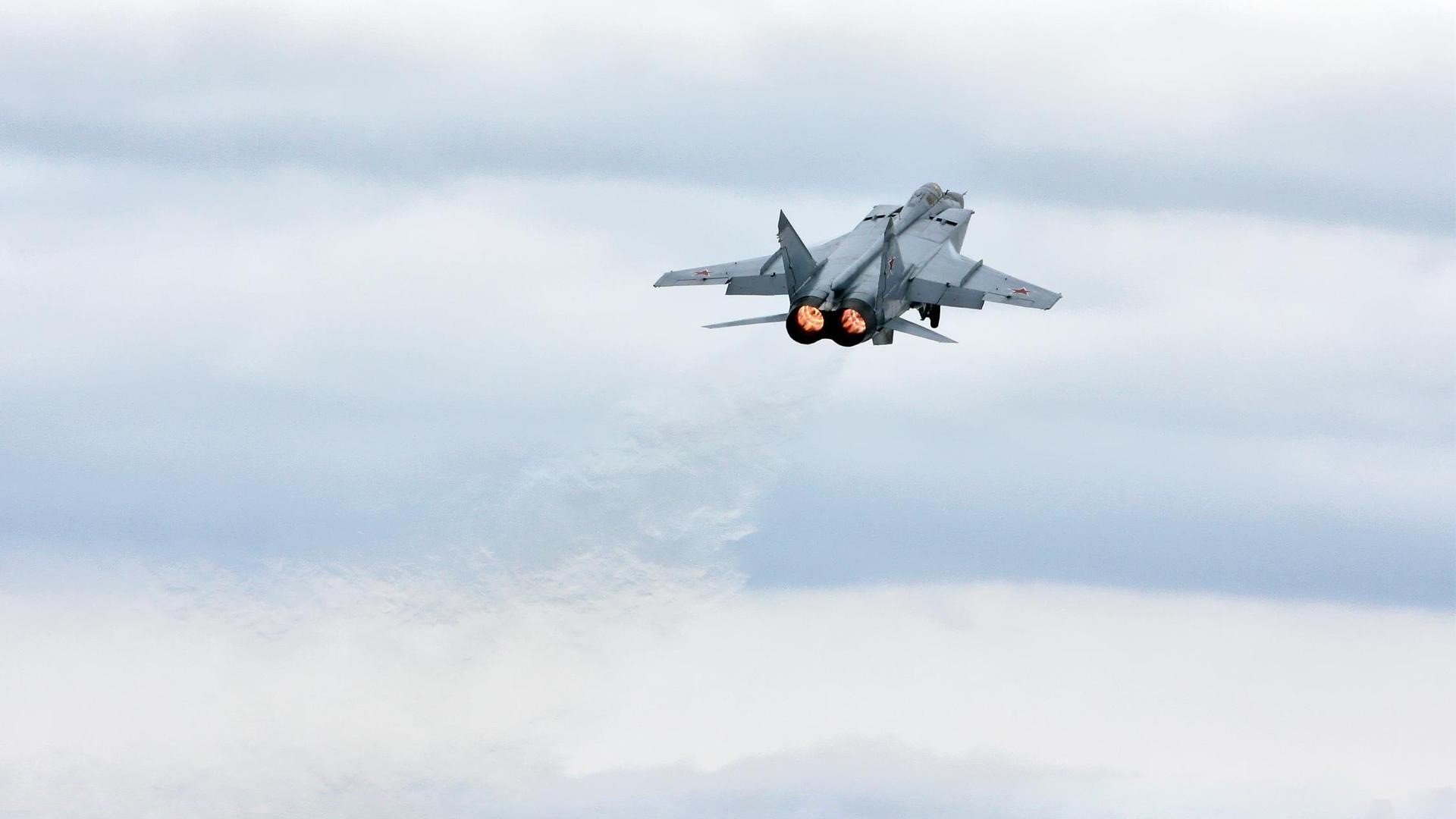 《职业战队的后勤保障：从健康到心理的全方位支持》，职业战队工资多少钱