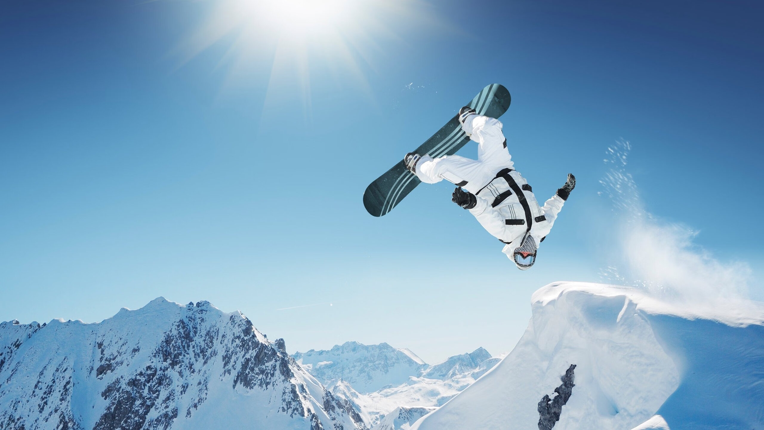 开云体育在线登入-库里赛后与小球迷温情互动，库里和队友